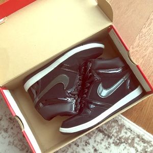 NEW! NIKE FORCE SKY HIGH BLK PATIN SNEAKERS + BOX